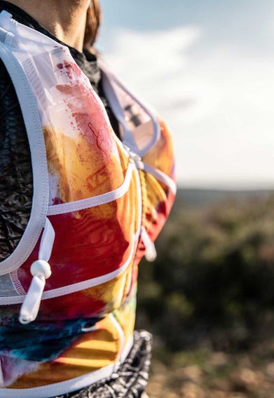 Gilet d'hydratation trail running OTSO COLORS 12 litres profil