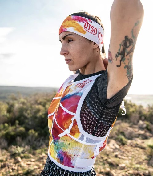 Gilet d'hydratation trail running OTSO COLORS 12 litres profil situation
